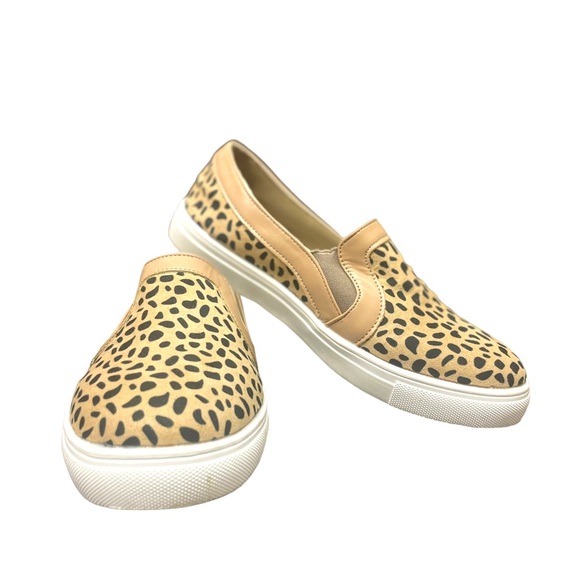 ✨LEOPARD PRINT SNEAKERS✨ - Picture 3 of 9
